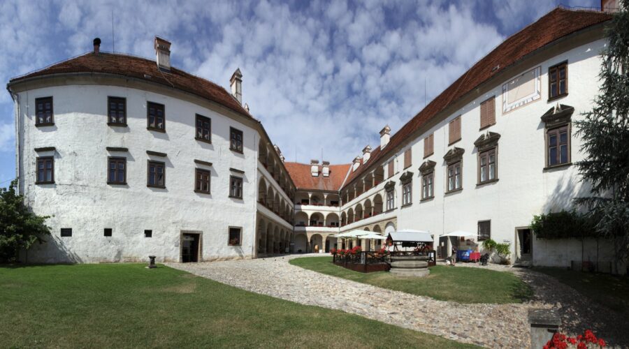 Castello di Ptuj: Un'odissea attraverso i culti orientali di Poetovio